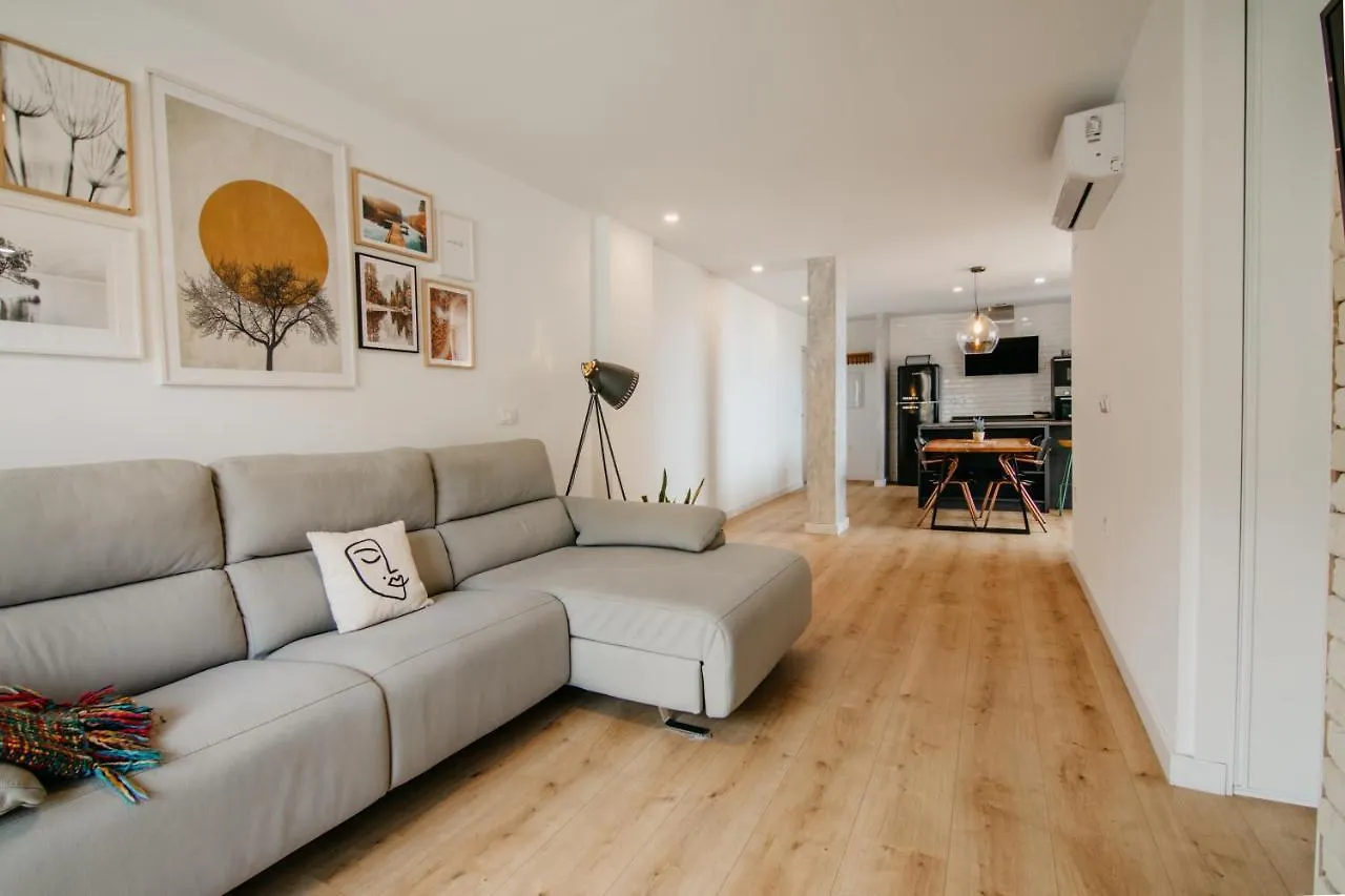 Tuguest Carretera De La Sierra Apartment의 연락처